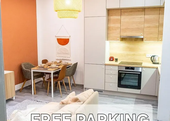 Fecske Delux Downtown With Parking Апартаменты *